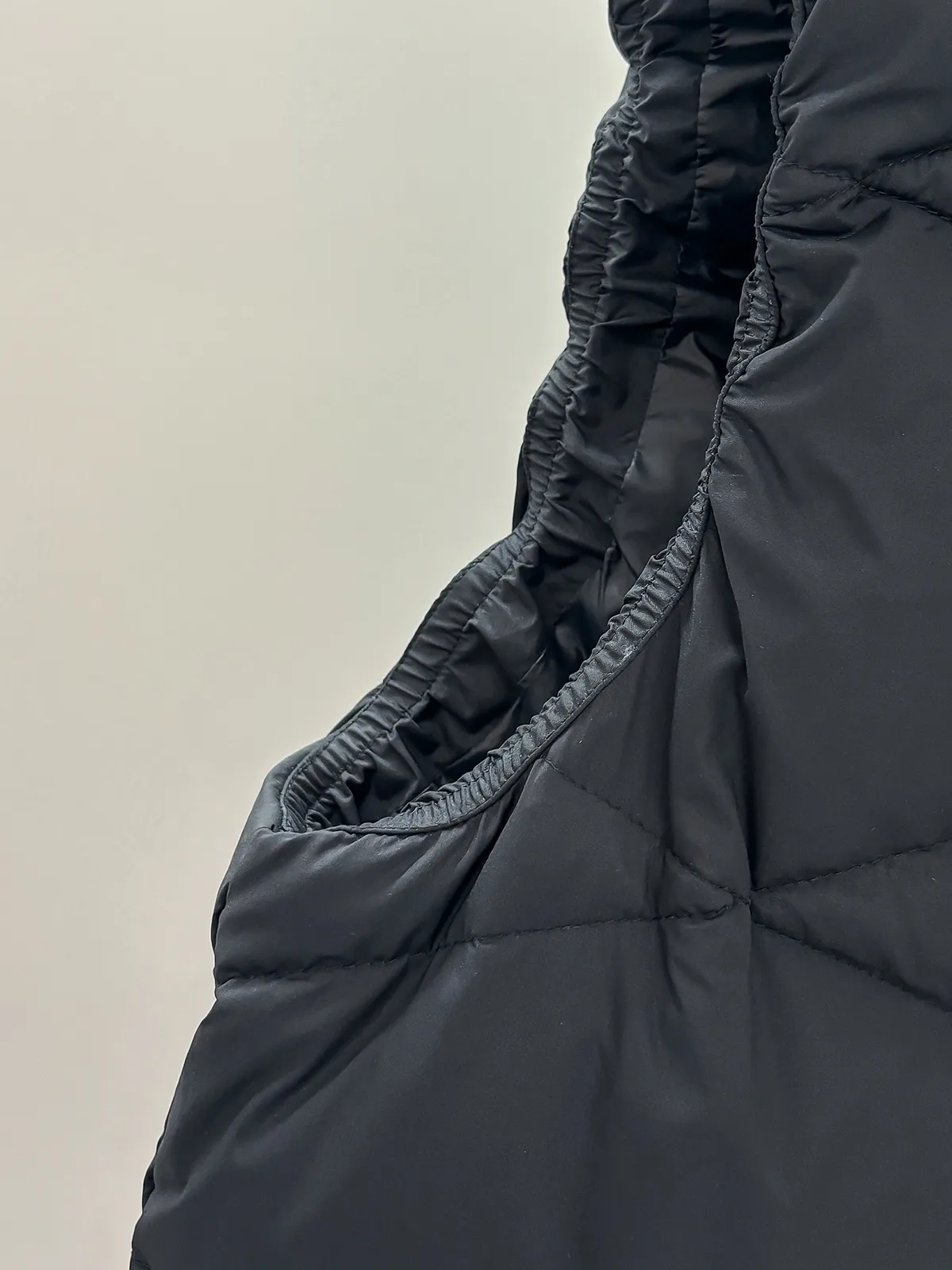 2026 🆕Mon*ler Classic . . , . . Rebound . DIST 90% . , 。 Classic ， 。 ， Breathable 。 Same Style :Black 24029Size : 1-4 1 ： 42cm- 112cm- 61cm 2 ： 44cm- 116cm- 63cm 3 ： 46cm- 120cm- 65cm 4 : 48cm- 124cm- 67cm